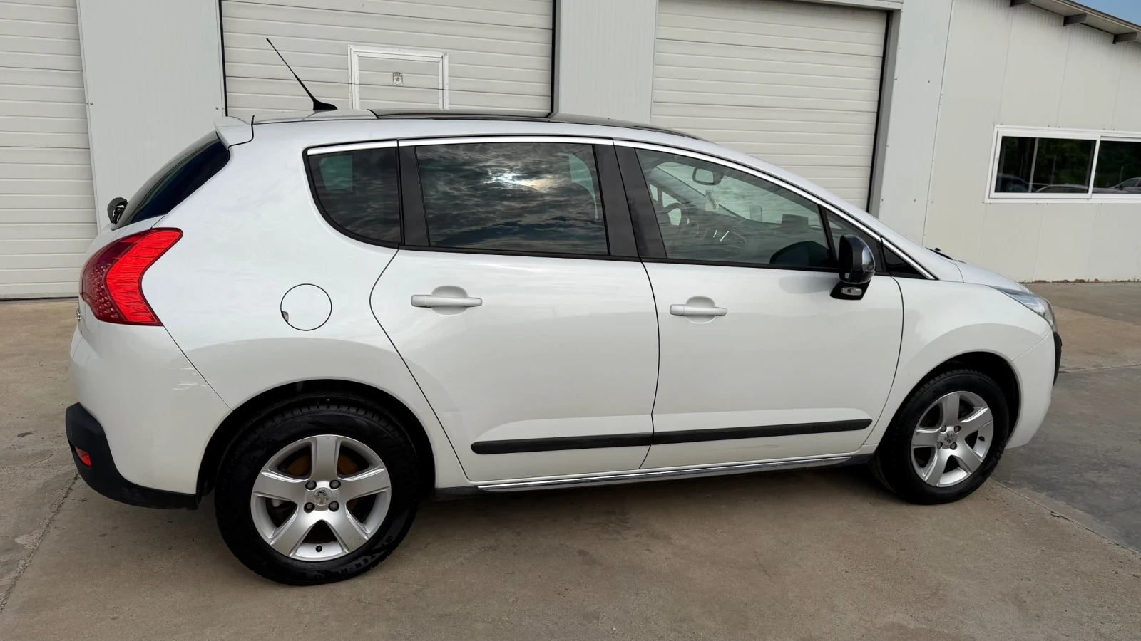 Peugeot 3008 1.6hdi * Head Up* Panorama* Navi* UNIKAT* , снимка 14 - Автомобили и джипове - 43666783