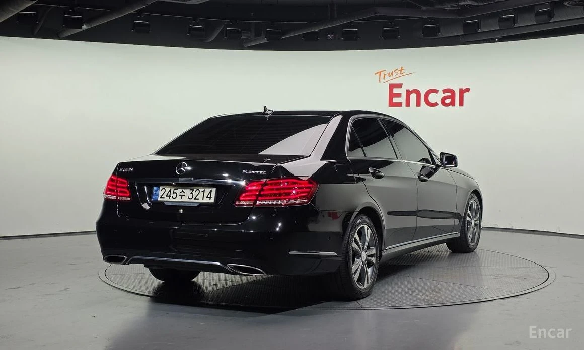 Mercedes-Benz E 220  - изображение 2