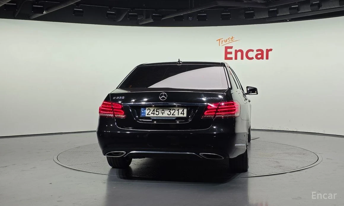 Mercedes-Benz E 220  - изображение 4