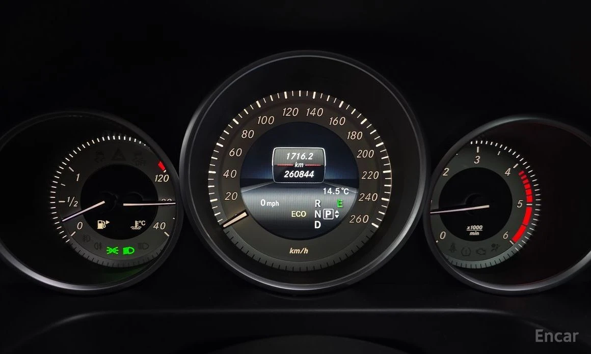 Mercedes-Benz E 220  - изображение 8