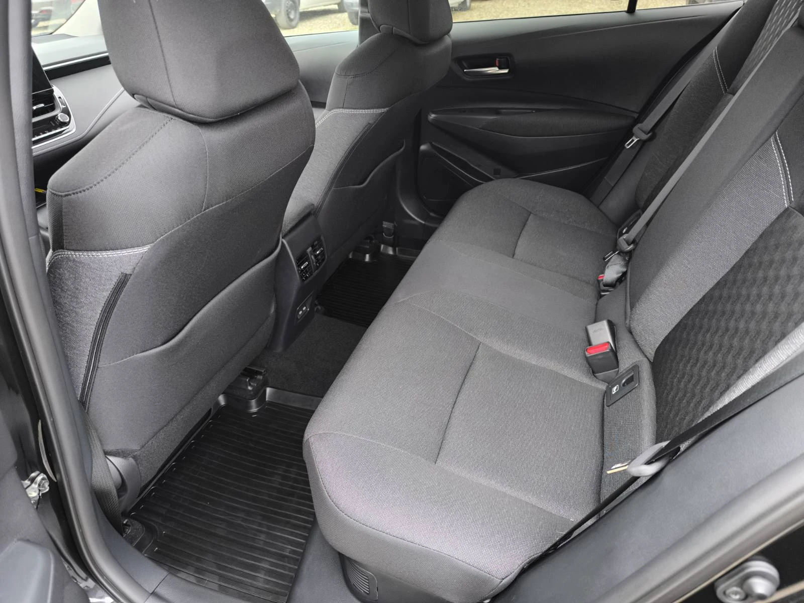 Toyota Corolla 1.8 HYBRID - изображение 10