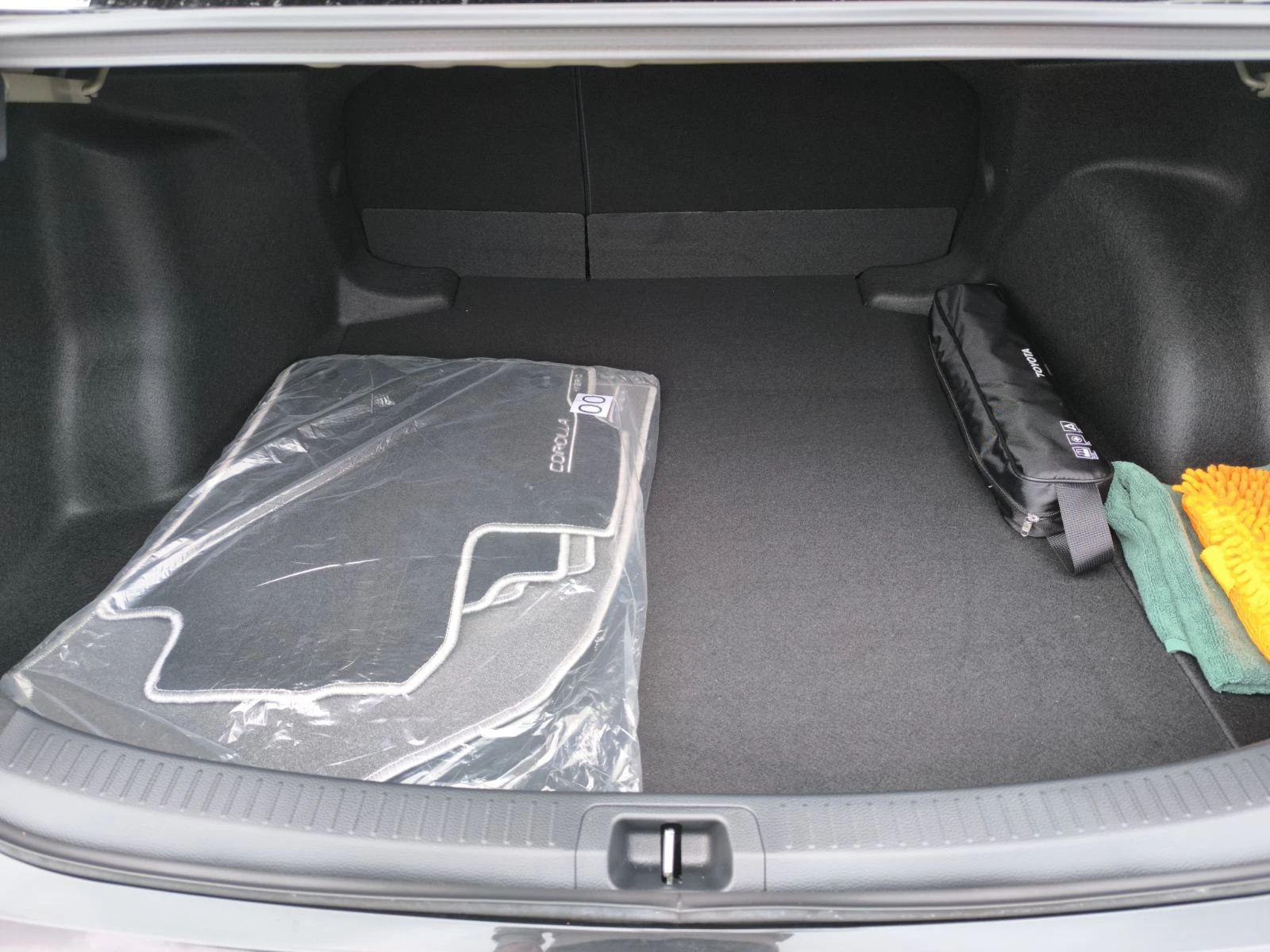 Toyota Corolla 1.8 HYBRID | Mobile.bg � ����������� 11