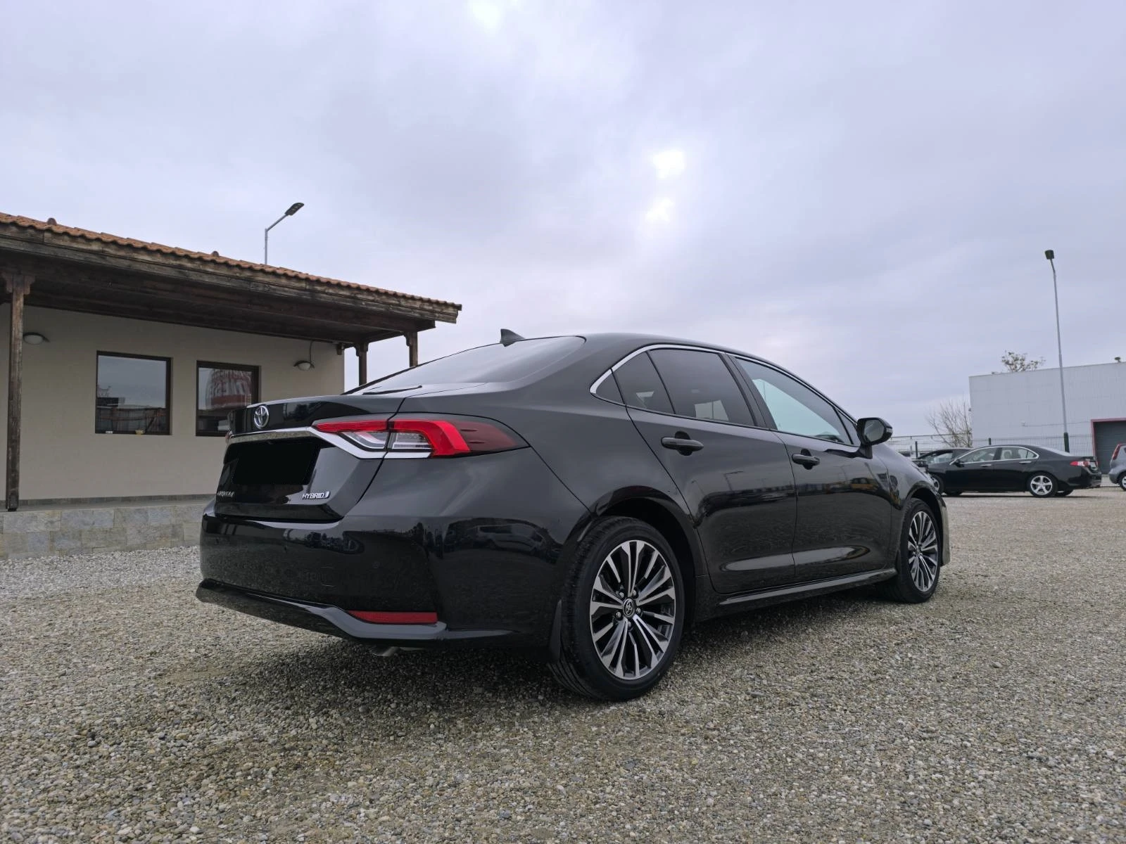 Toyota Corolla 1.8 HYBRID - изображение 7