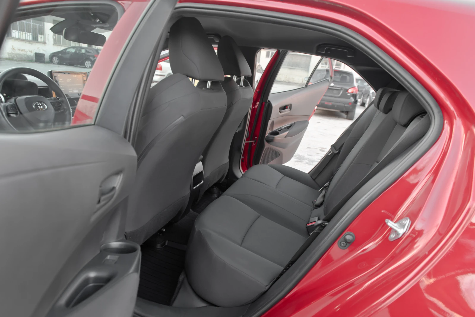 Toyota Corolla 1.2 D-4T-DRIVE MODE-DISTRONIC-LINE ASSIST-50ХИЛ.КМ - изображение 10