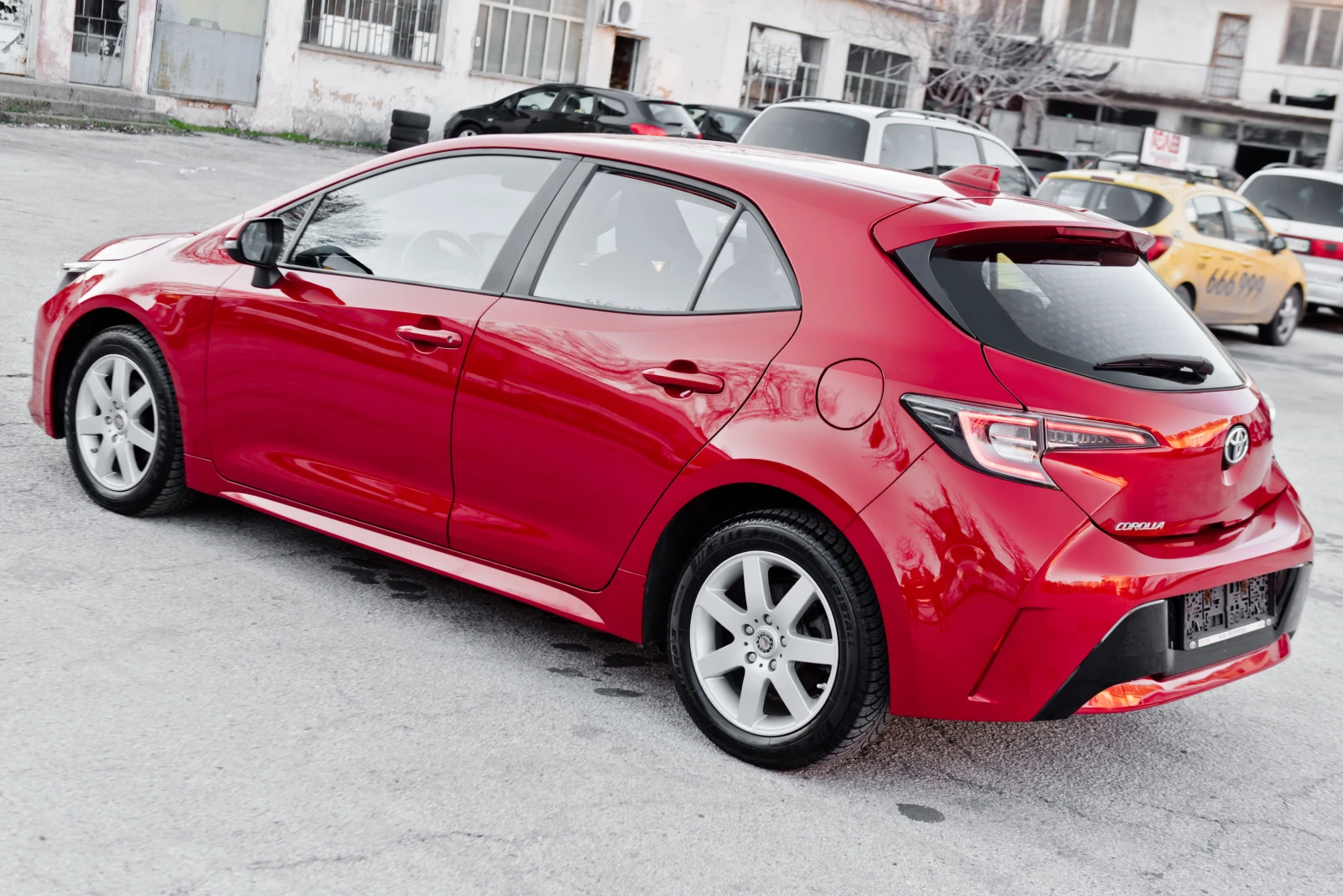 Toyota Corolla 1.2 D-4T-DRIVE MODE-DISTRONIC-LINE ASSIST-50ХИЛ.КМ - изображение 5