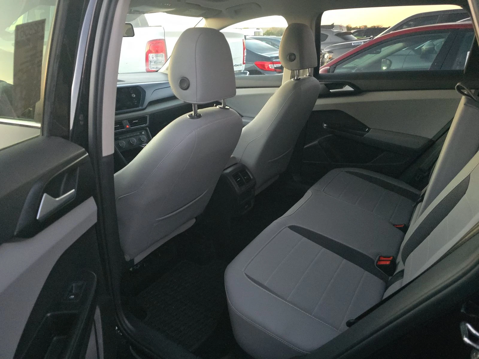 VW Taos SE, снимка 13 - Автомобили и джипове - 53826324