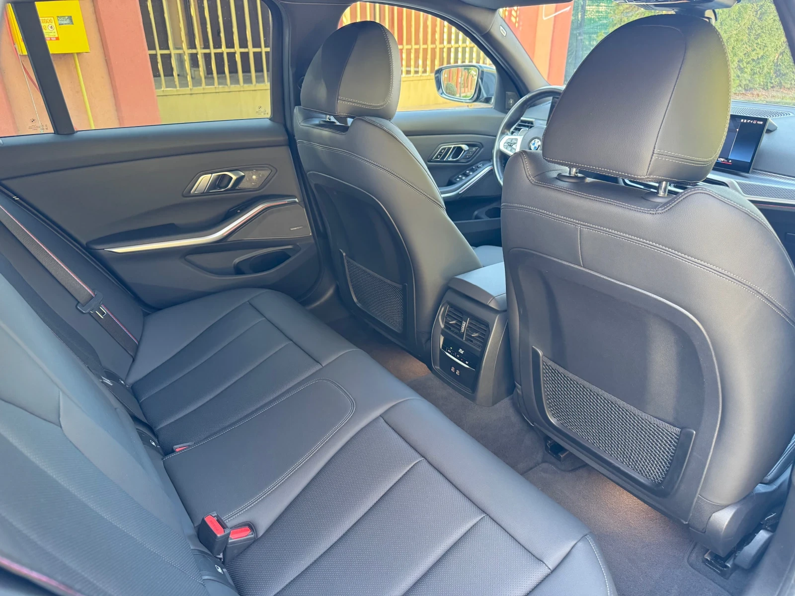 BMW 330 xDrive/KEYLESS/HEADUP/360CAM/LASER, снимка 9 - Автомобили и джипове - 53848841