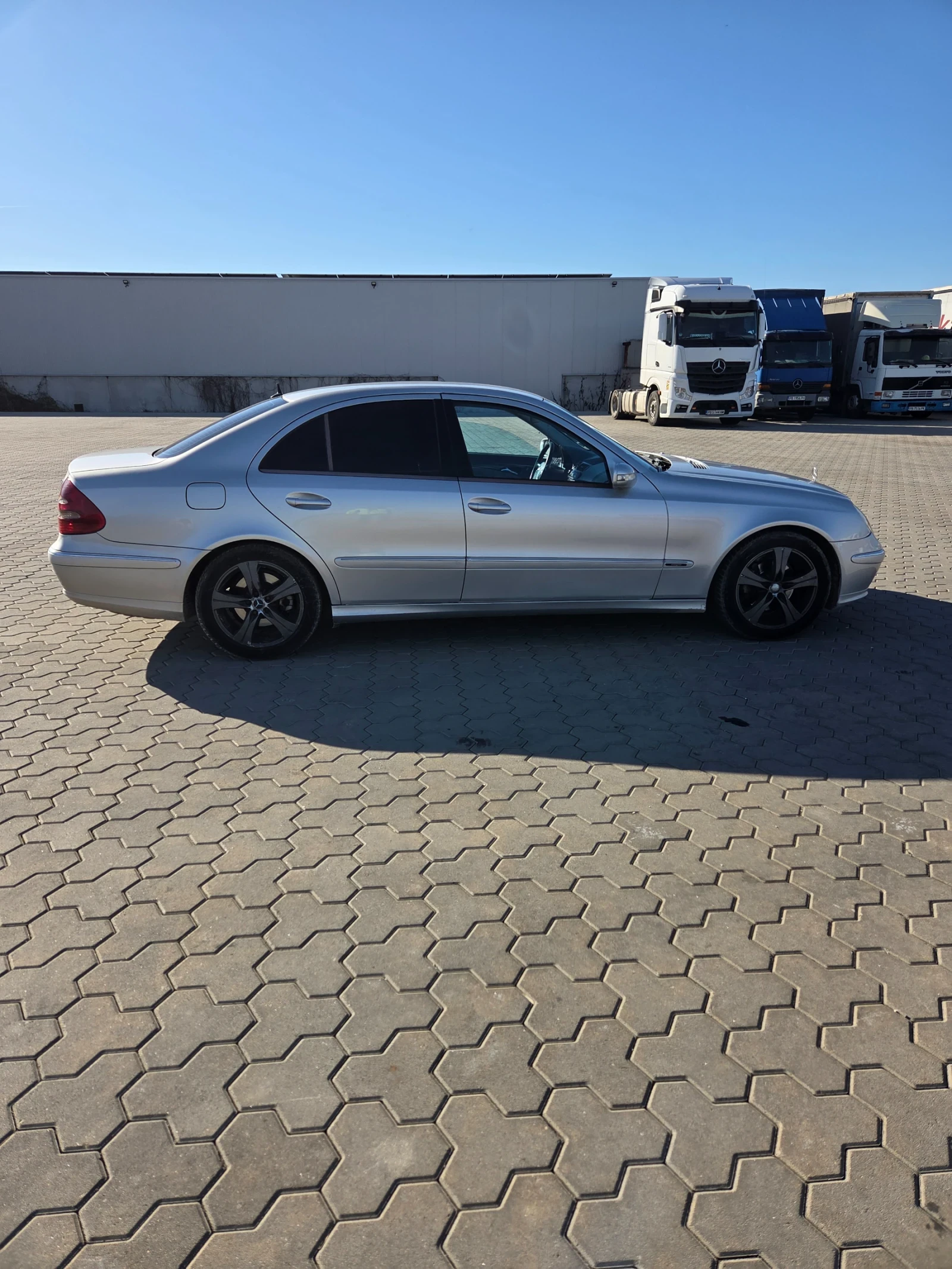 Mercedes-Benz E 270, снимка 4 - Автомобили и джипове - 54222822