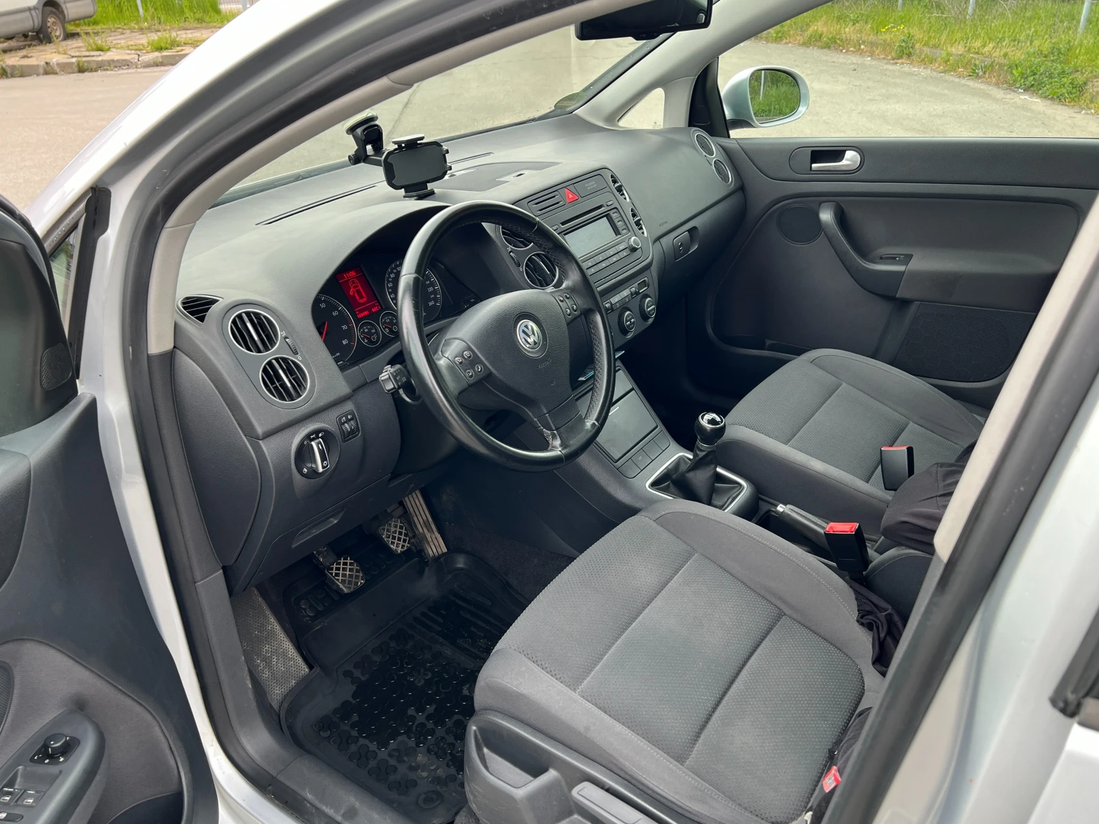 VW Golf Plus 1.6 102 k.c. BSE подгрев.мултиволан, снимка 7 - Автомобили и джипове - 54356527