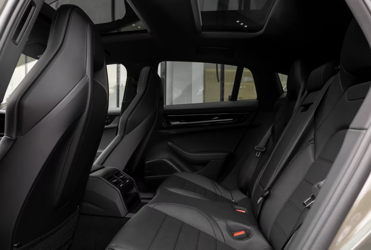 Porsche Panamera 4S* E-HYBRID* HYPER* DISTR* MEMORY* BOSE* 360CAM* , снимка 15 - Автомобили и джипове - 55097461