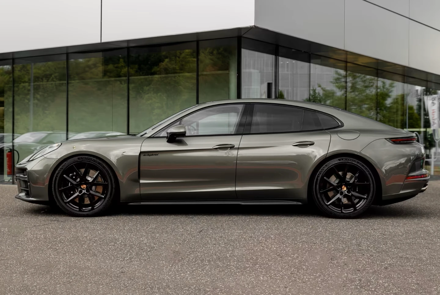 Porsche Panamera 4S* E-HYBRID* HYPER* DISTR* MEMORY* BOSE* 360CAM* , снимка 5 - Автомобили и джипове - 55097461