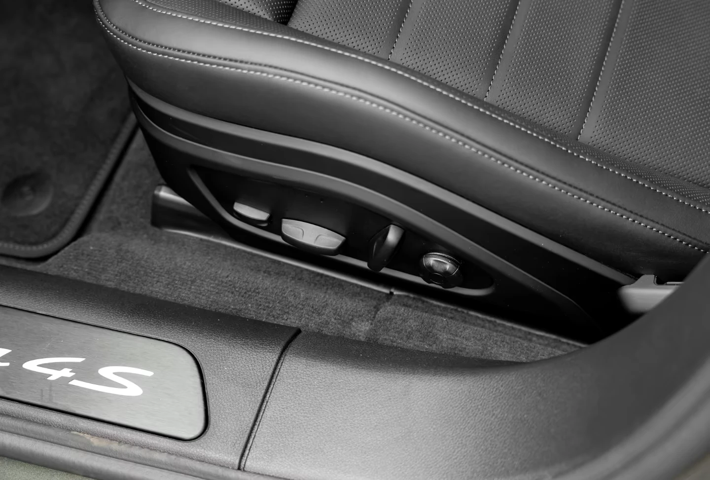 Porsche Panamera 4S* E-HYBRID* HYPER* DISTR* MEMORY* BOSE* 360CAM* , снимка 7 - Автомобили и джипове - 55097461