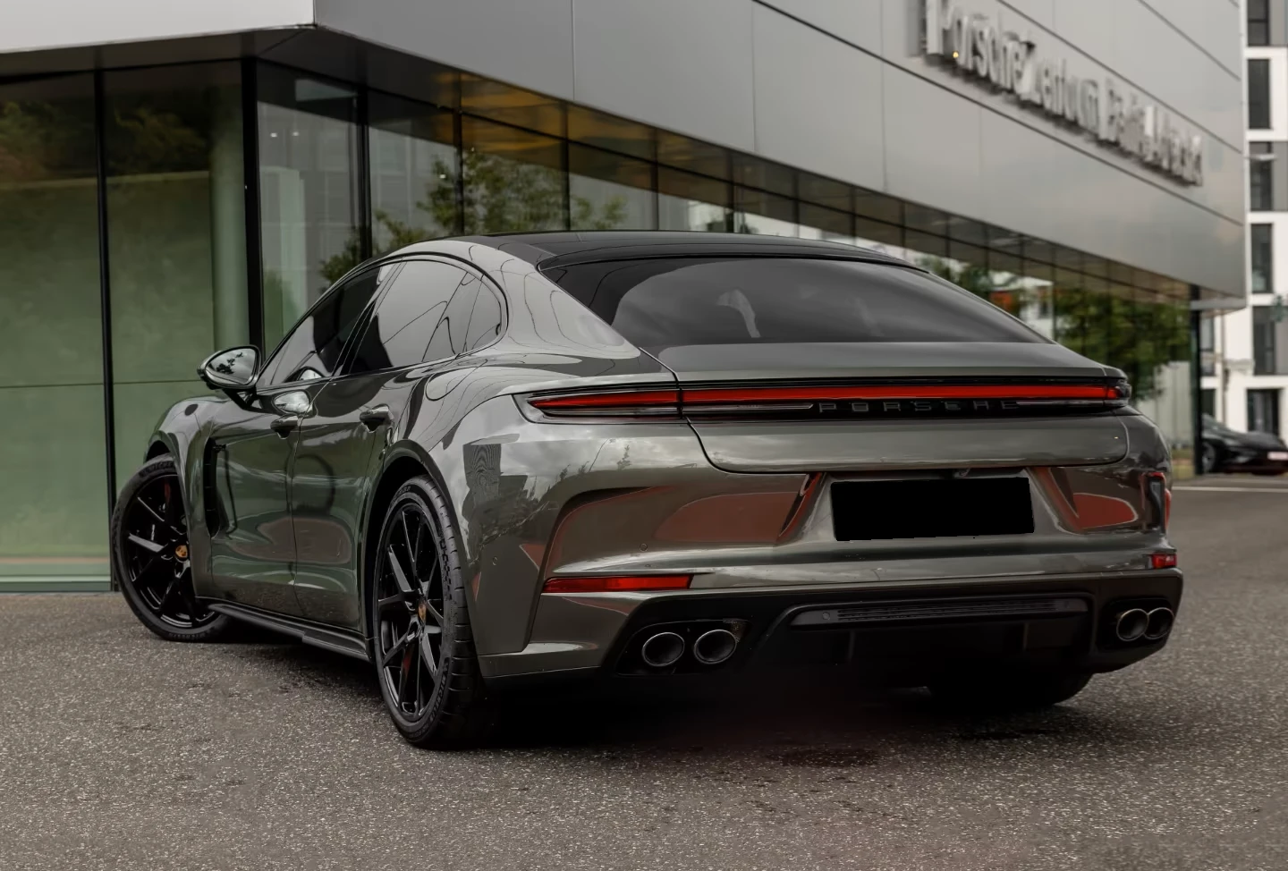 Porsche Panamera 4S* E-HYBRID* HYPER* DISTR* MEMORY* BOSE* 360CAM* , снимка 4 - Автомобили и джипове - 55097461
