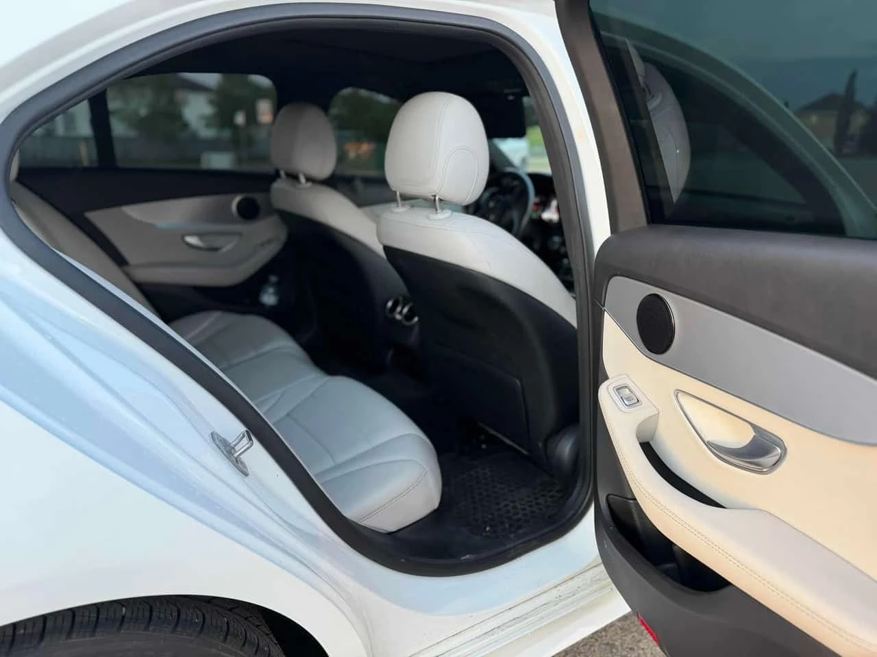 Mercedes-Benz C 300 CARFAX / 360 / АВТОКРЕДИТ, снимка 11 - Автомобили и джипове - 55767578