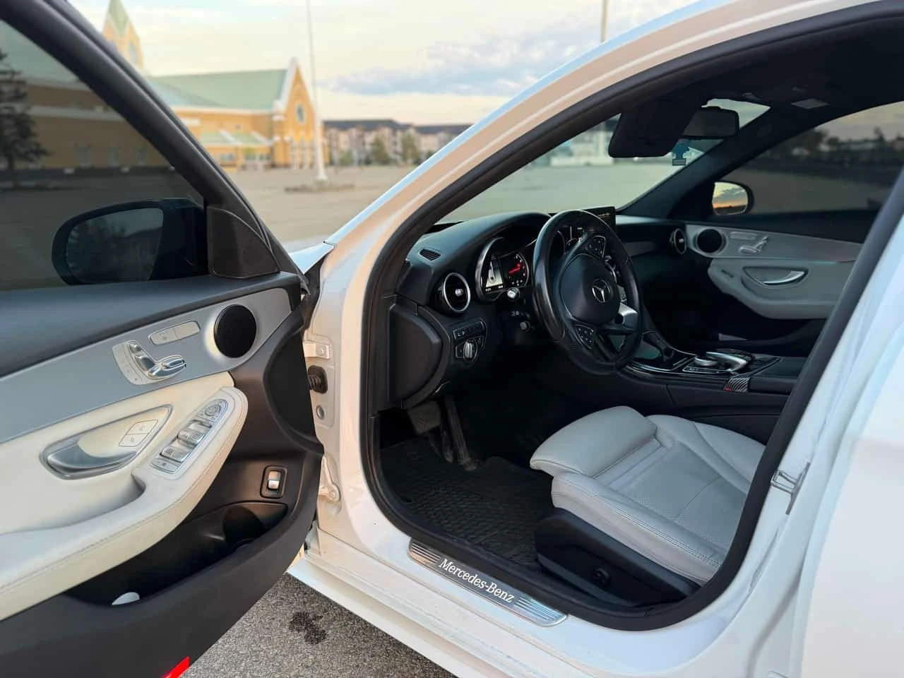 Mercedes-Benz C 300 CARFAX / 360 / АВТОКРЕДИТ, снимка 5 - Автомобили и джипове - 55767578