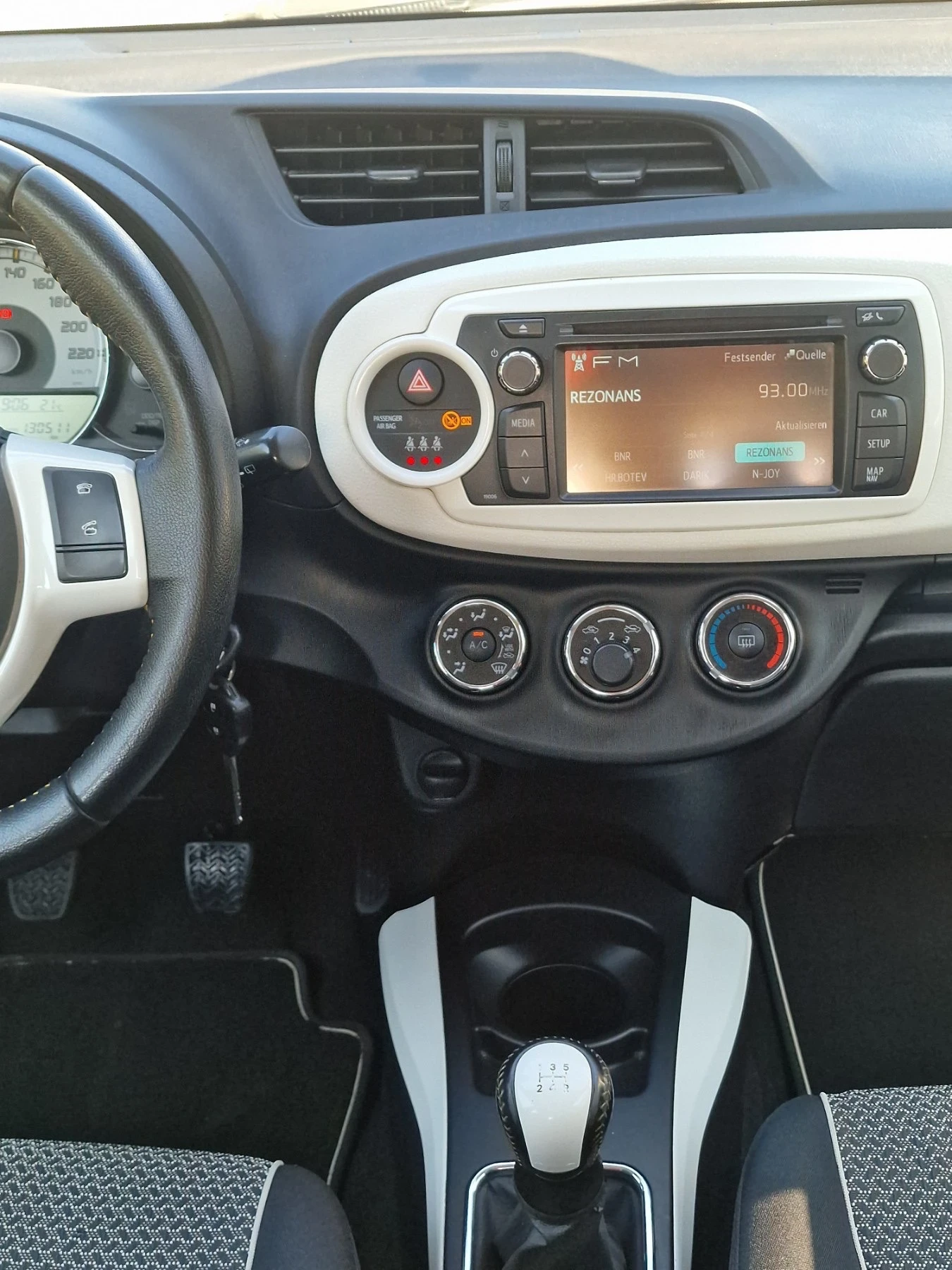 Toyota Yaris, снимка 9 - Автомобили и джипове - 55974555