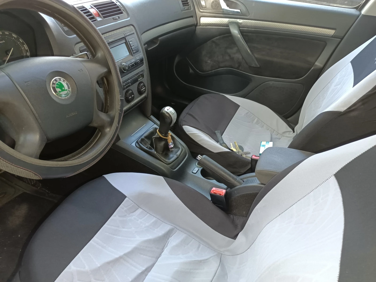 Skoda Octavia TDI 4x4, снимка 4 - Автомобили и джипове - 56152203