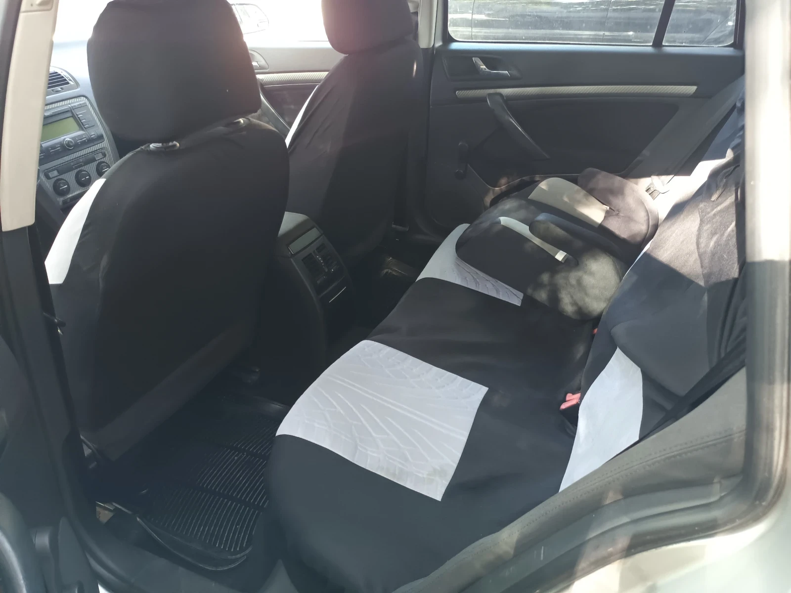 Skoda Octavia TDI 4x4, снимка 5 - Автомобили и джипове - 56152203