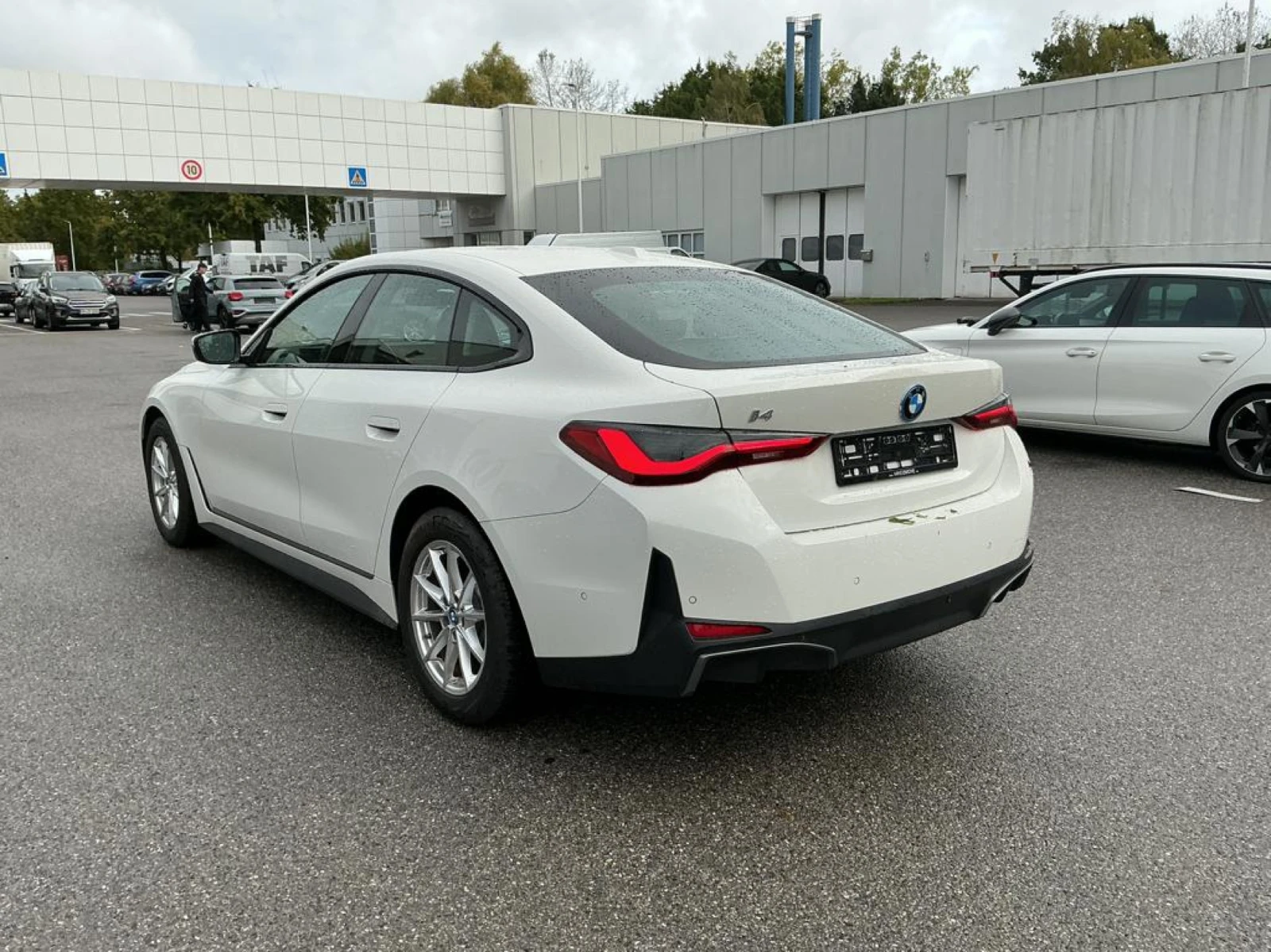 BMW i4 eDrive40e Leather LED Navi | Mobile.bg � ����������� 4