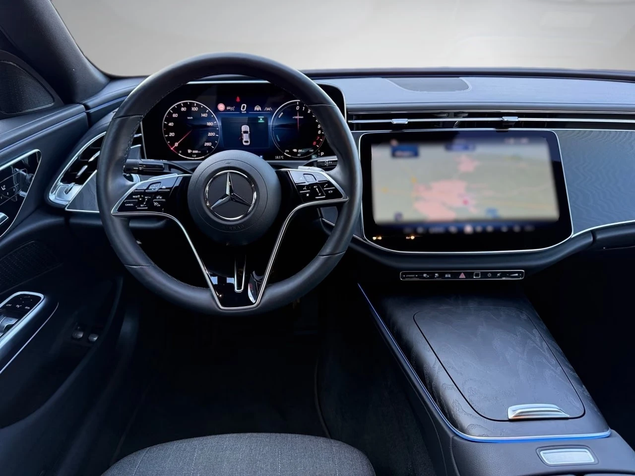 Mercedes-Benz E 300 e/AVANTGARDE/DIGITAL LIGHT/DISTRONIC/360/MEMORY/, снимка 11 - Автомобили и джипове - 56745704