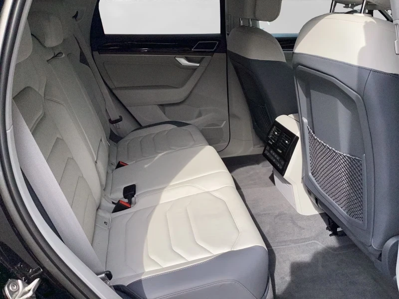 VW Touareg 3.0TDI/R-LINE/286HP/360CAM/ACC/CARPLAY/MEMORY/857f, снимка 9 - Автомобили и джипове - 52168152