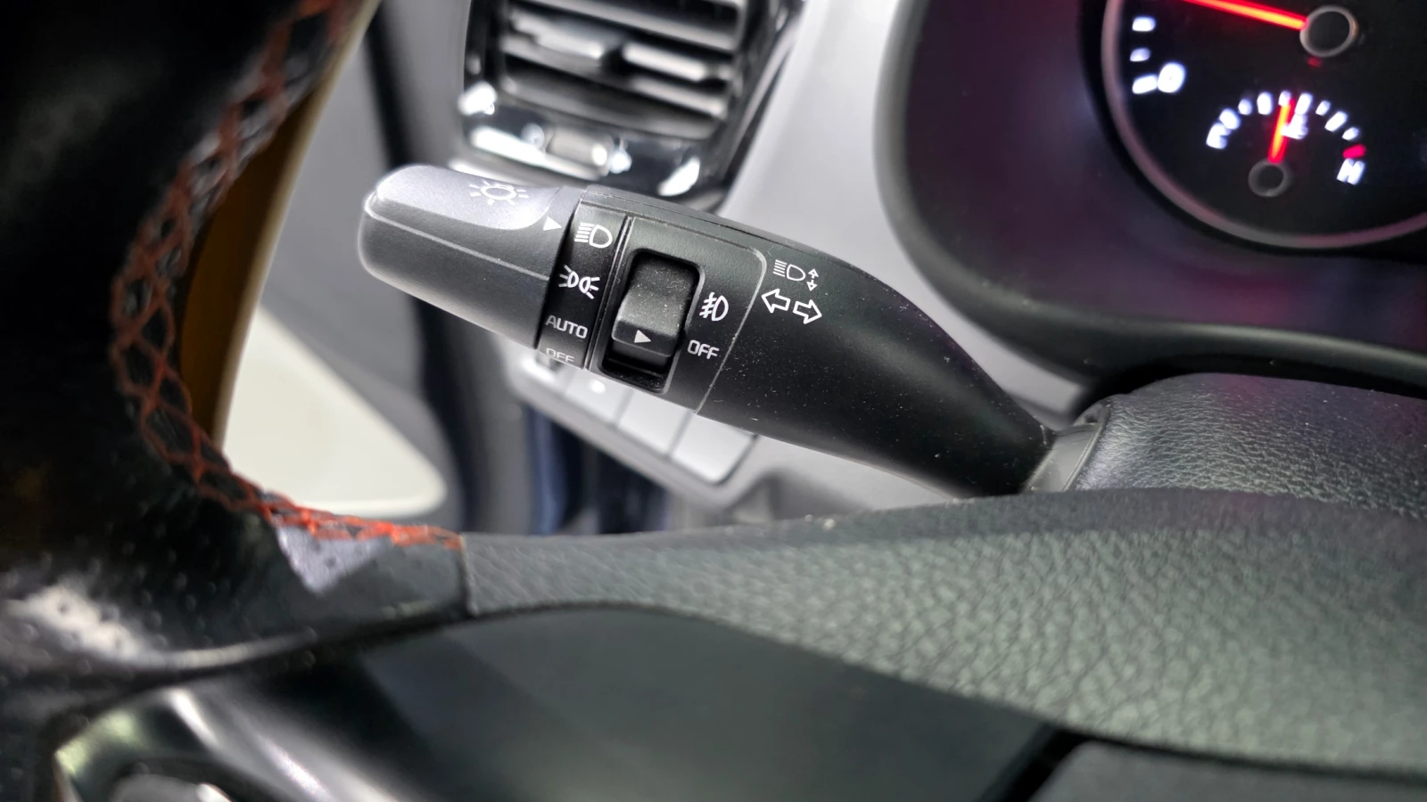 Kia Stonic 1.6 Prestige autogeorge.com, снимка 14 - Автомобили и джипове - 54136614