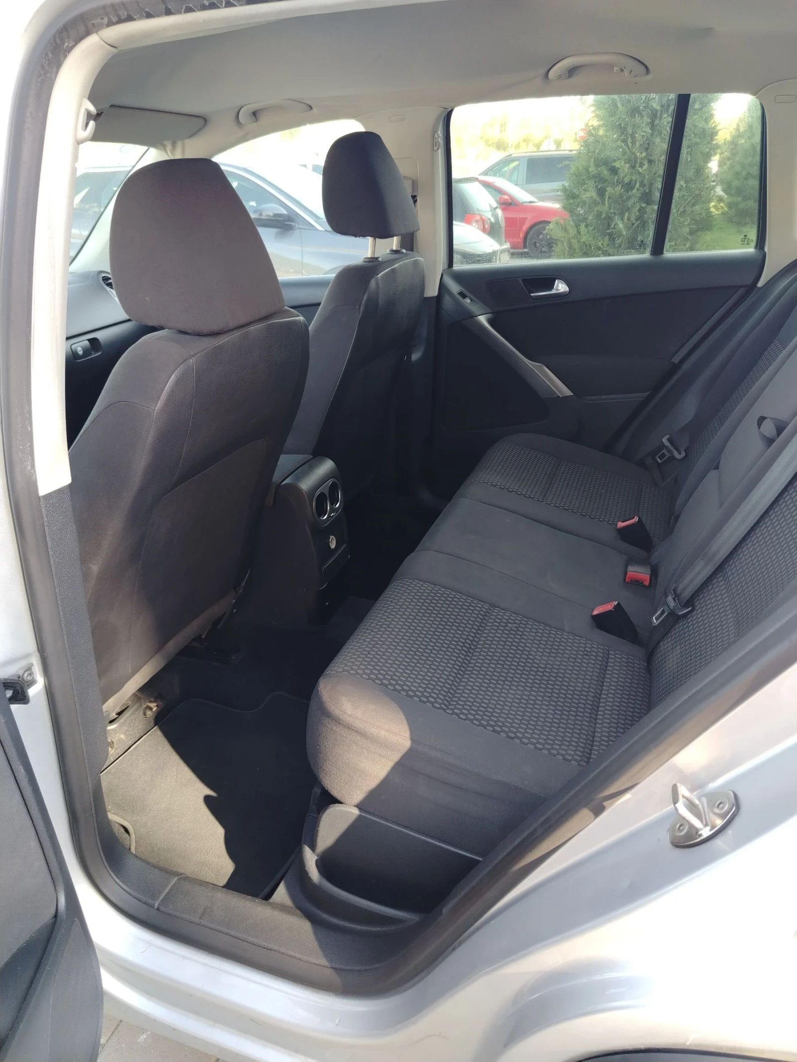 VW Tiguan 2.0 TDI 4x4, снимка 10 - Автомобили и джипове - 54322777