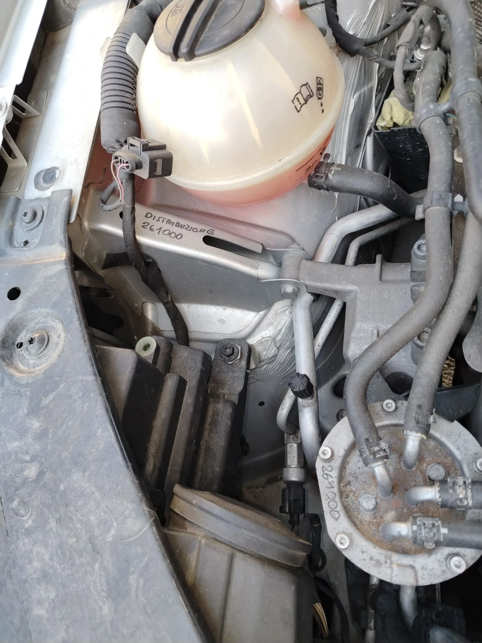 VW Tiguan 2.0 TDI 4x4, снимка 13 - Автомобили и джипове - 54322777