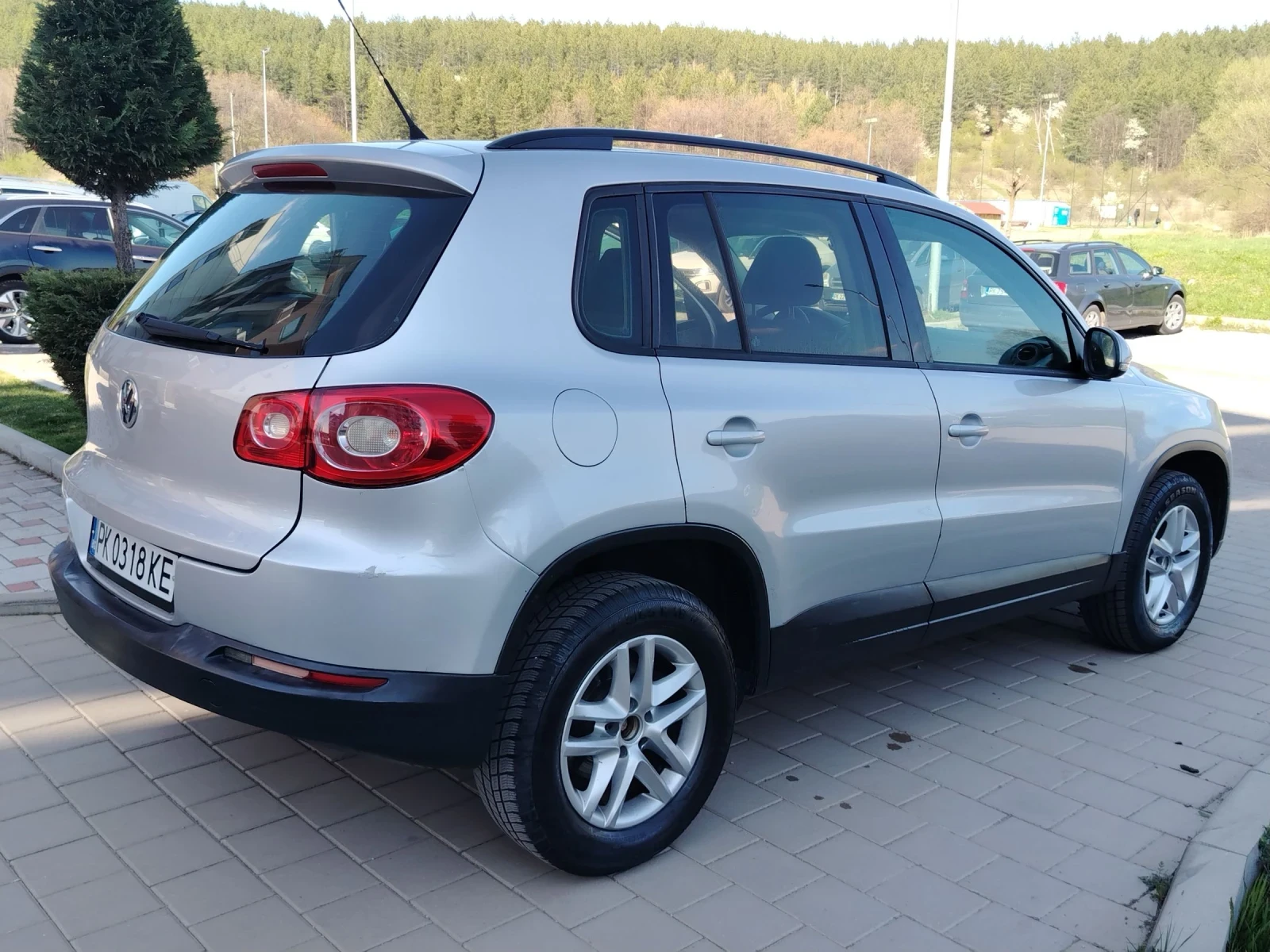 VW Tiguan 2.0 TDI 4x4, снимка 4 - Автомобили и джипове - 54322777
