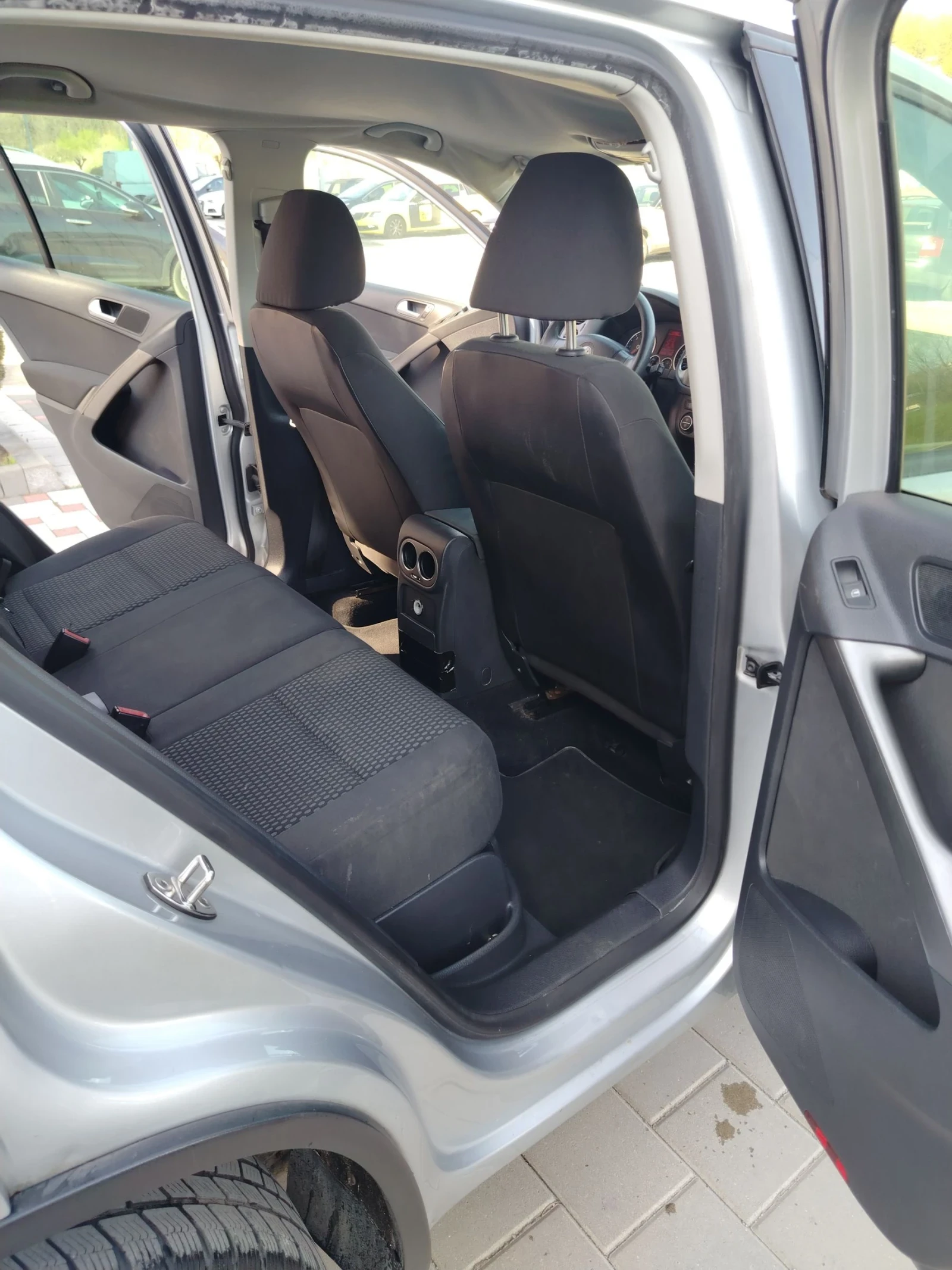 VW Tiguan 2.0 TDI 4x4, снимка 11 - Автомобили и джипове - 54322777