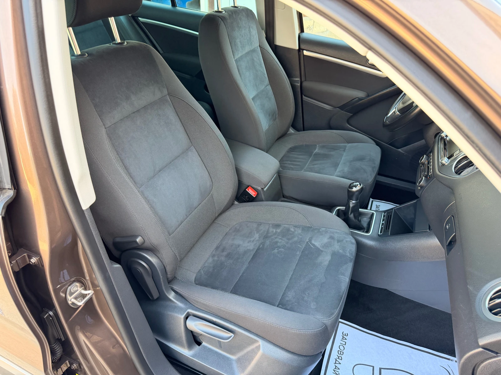 VW Tiguan 2.0TDI* 100%km* 6ск* MULTI VOLAN* ЛИЗИНГ, снимка 9 - Автомобили и джипове - 54342739