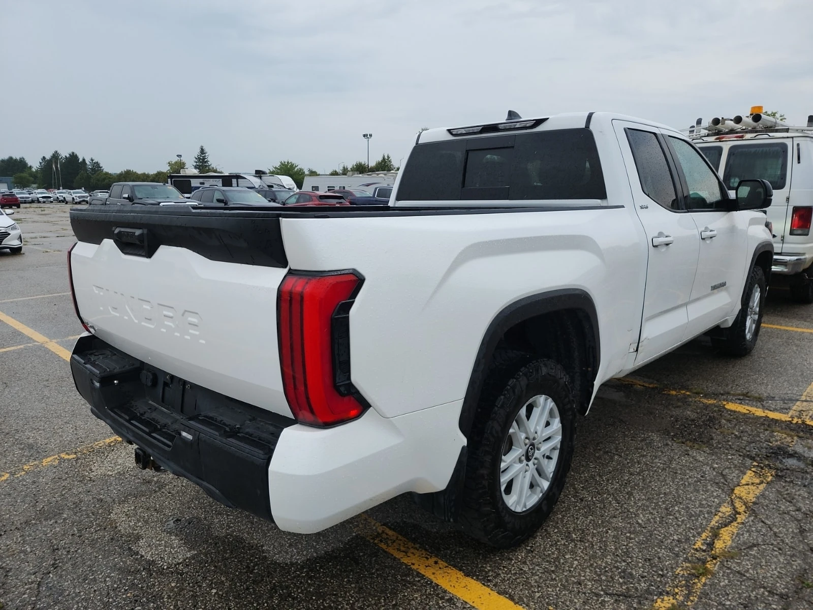 Toyota Tundra * 4x4 Double Cab Sr Crew Cab Std Bed * CARFAX * , снимка 2 - Автомобили и джипове - 56087441