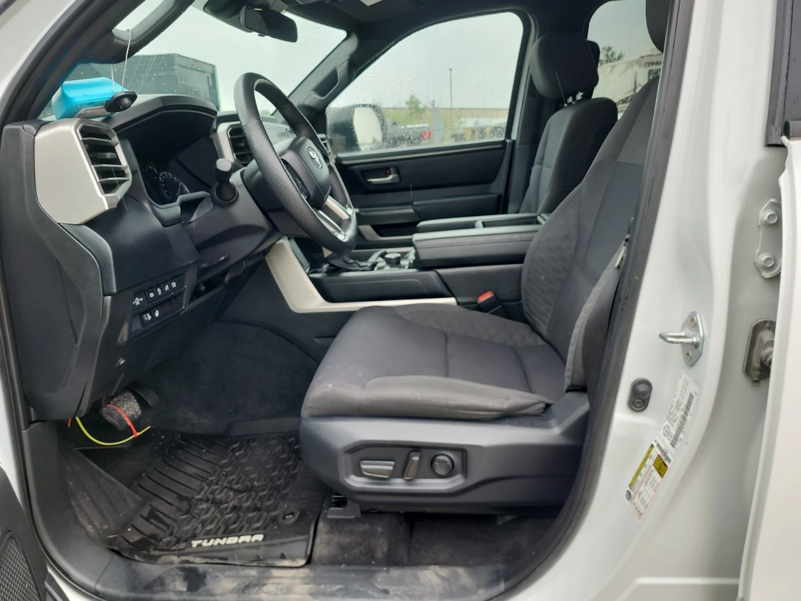Toyota Tundra * 4x4 Double Cab Sr Crew Cab Std Bed * CARFAX * , снимка 3 - Автомобили и джипове - 56087441