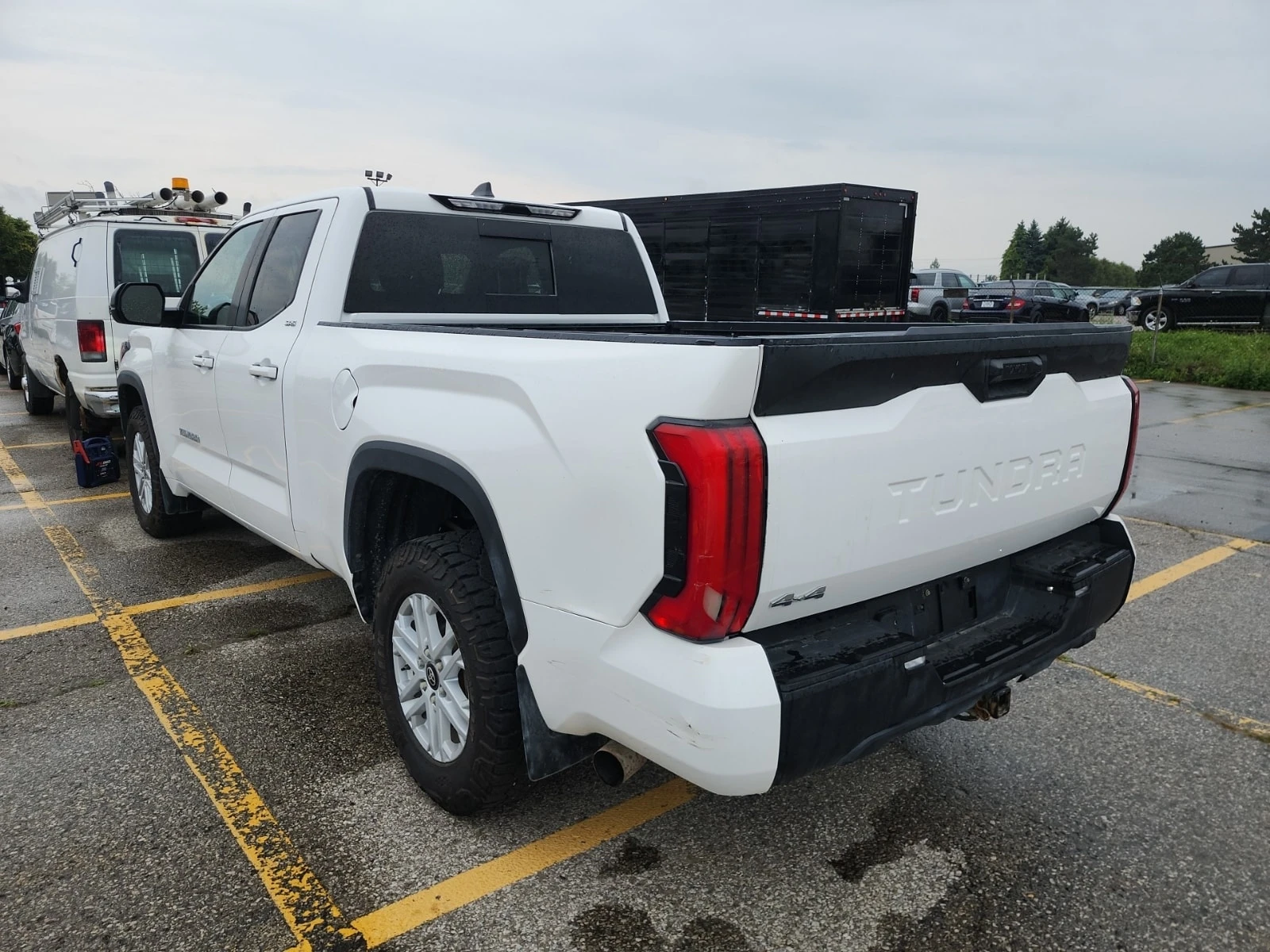 Toyota Tundra * 4x4 Double Cab Sr Crew Cab Std Bed * CARFAX * , снимка 6 - Автомобили и джипове - 56087441