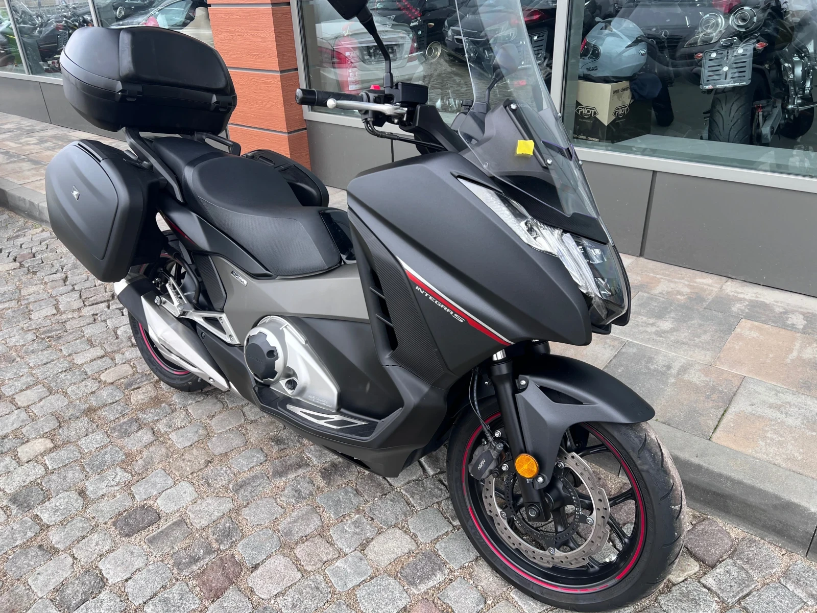 Honda Integra 750 ABs - изображение 2