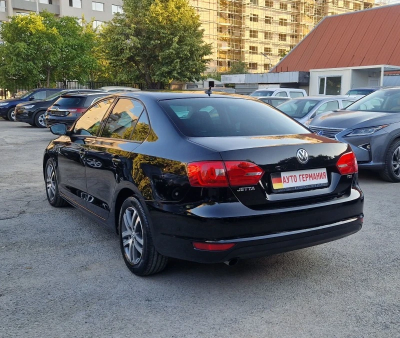 VW Jetta 12.2013/1.6/Blue Motion, снимка 4 - Автомобили и джипове - 46591624