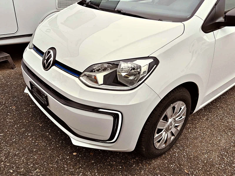 VW Up 36.8 Kw-на 15975км.- ГАРАНЦИОНЕН АВТОМОБИЛ, снимка 2 - Автомобили и джипове - 48182737