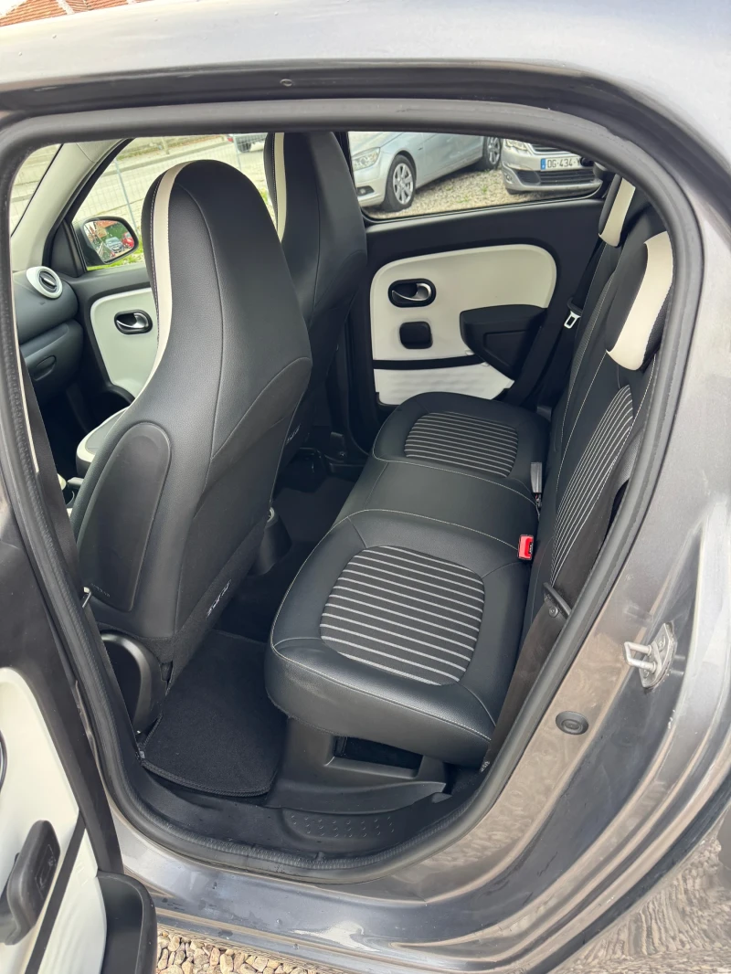 Renault Twingo EV 22kw Като нова, снимка 10 - Автомобили и джипове - 52642154