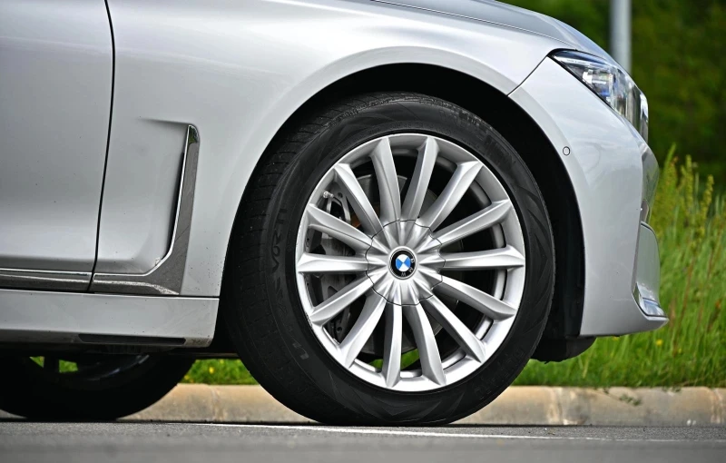 BMW 750 xDrive, снимка 5 - Автомобили и джипове - 52654022