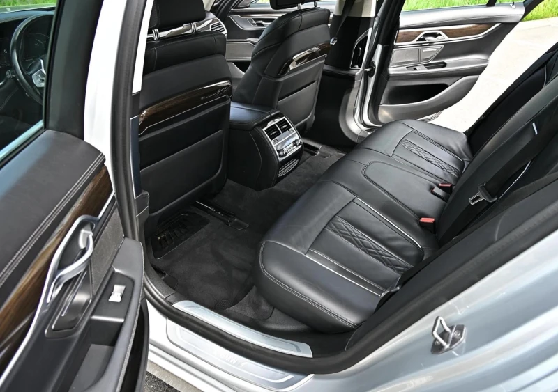 BMW 750 xDrive, снимка 9 - Автомобили и джипове - 52654022