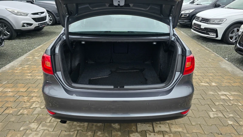 VW Jetta бензин* TSI* 105кс* седан, снимка 9 - Автомобили и джипове - 53448165