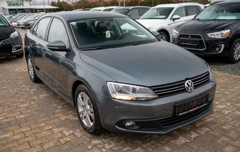 VW Jetta бензин* TSI* 105кс* седан, снимка 5 - Автомобили и джипове - 53448165