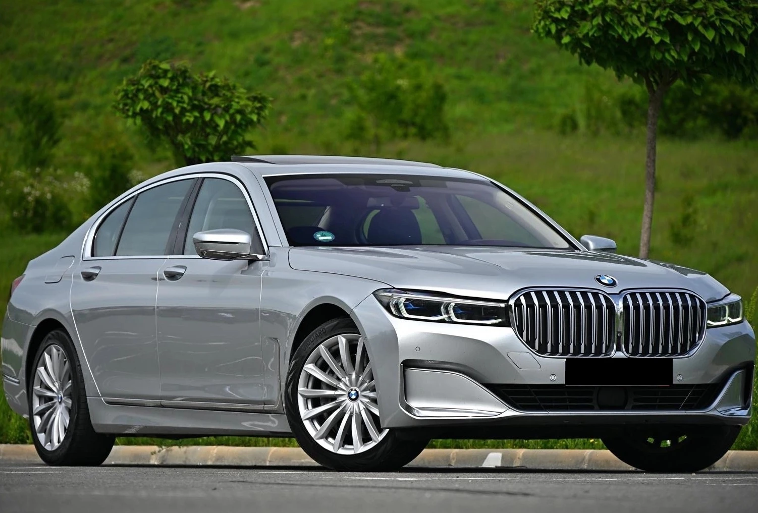 BMW 750 xDrive, снимка 1