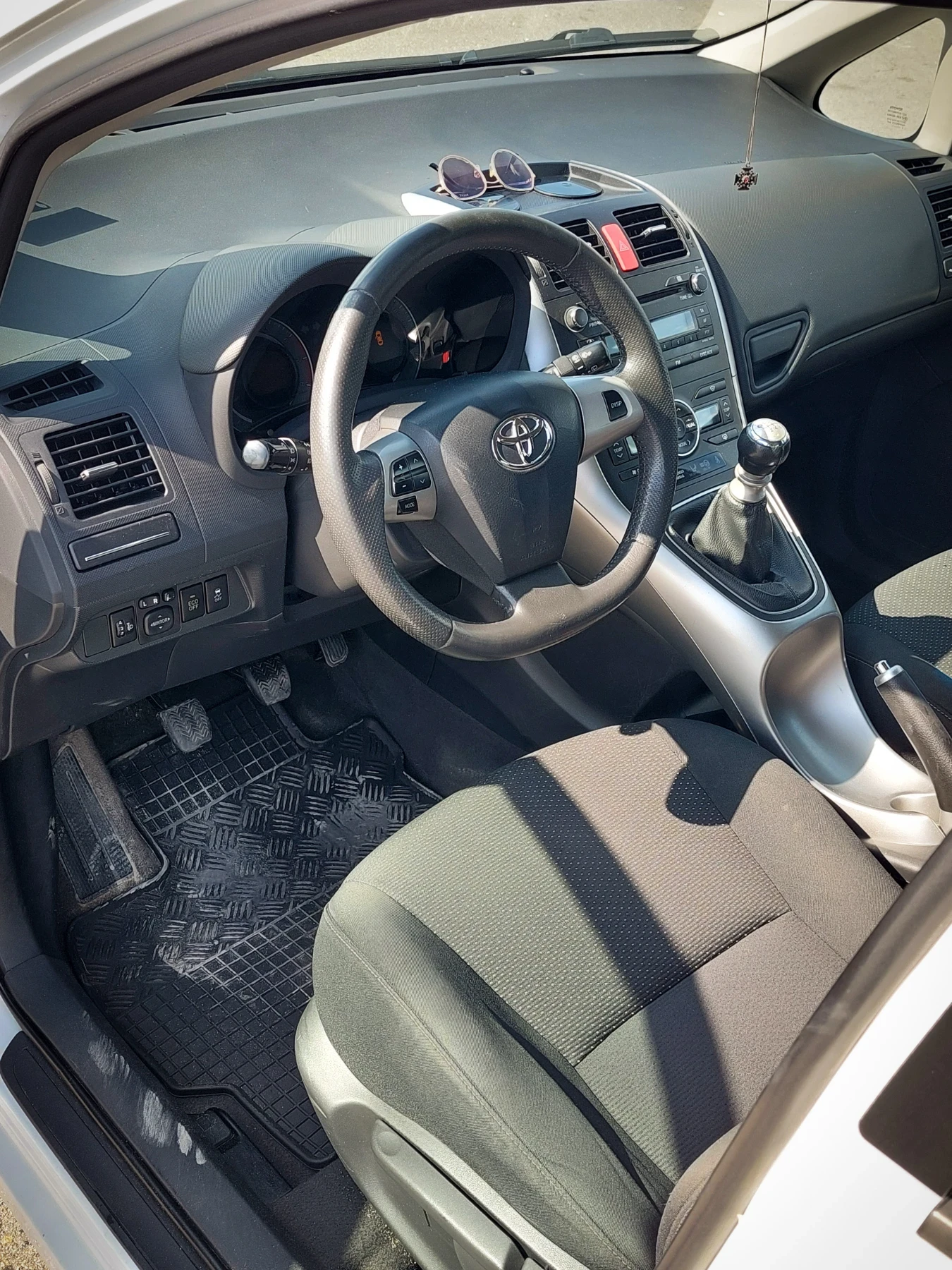 Toyota Auris Toyota Auris Facelift 1.33 VVT-i Start/Stop - изображение 10