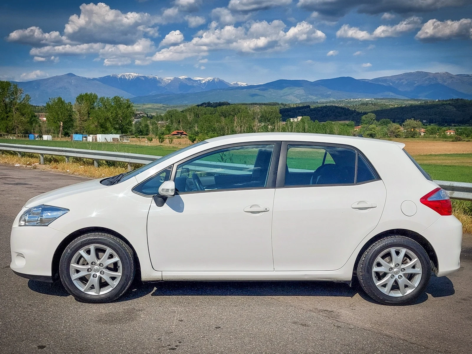 Toyota Auris Toyota Auris Facelift 1.33 VVT-i Start/Stop - изображение 3