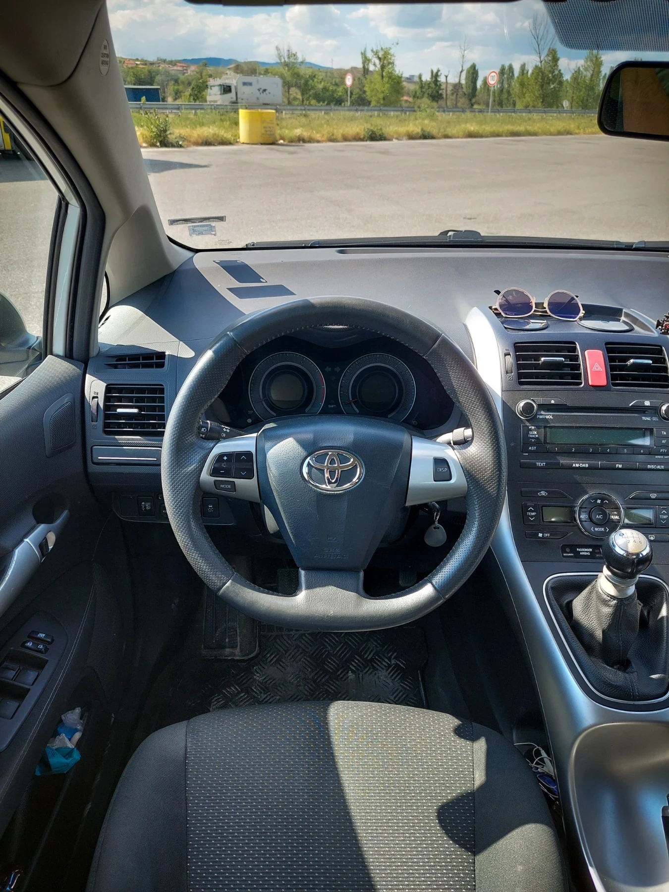 Toyota Auris Toyota Auris Facelift 1.33 VVT-i Start/Stop - изображение 9