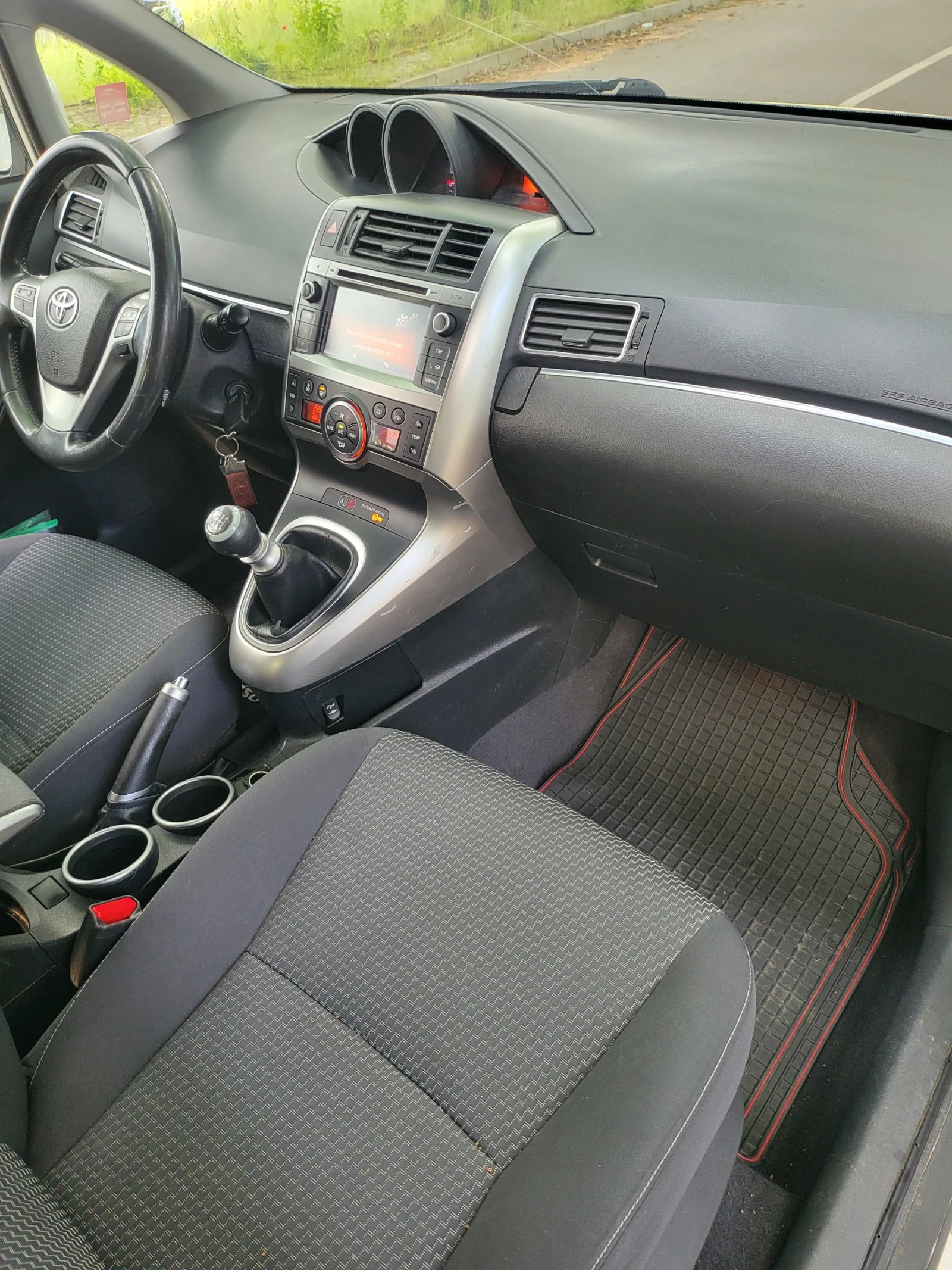 Toyota Corolla verso 1.6 d - изображение 9
