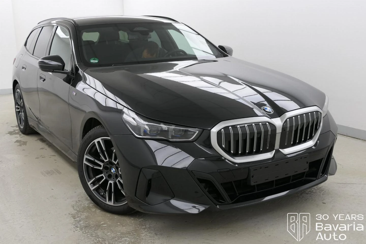 BMW 520 d xDrive Touring M Sport Paket Steptronic - изображение 4