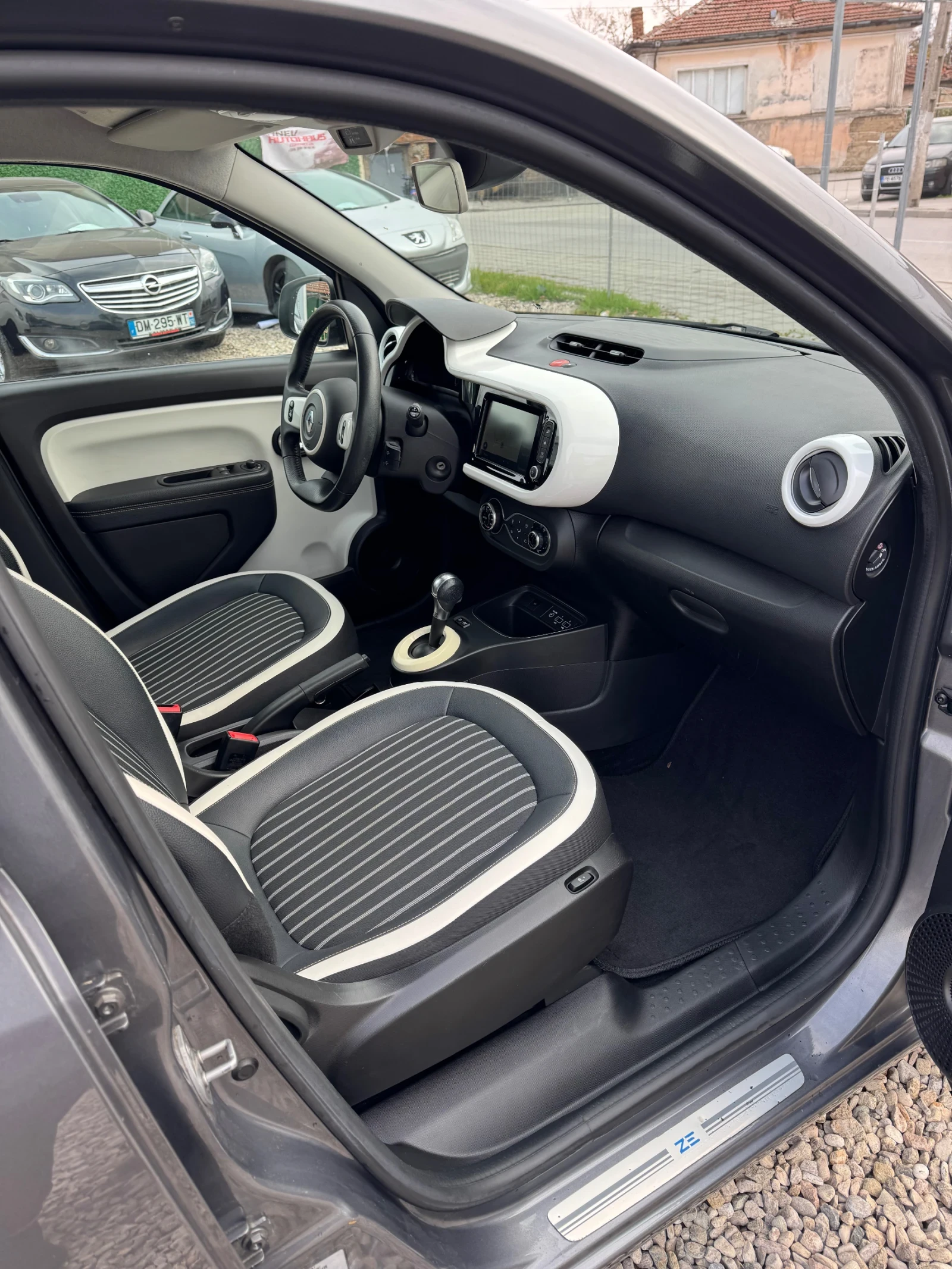 Renault Twingo EV 22kw Като нова - изображение 9