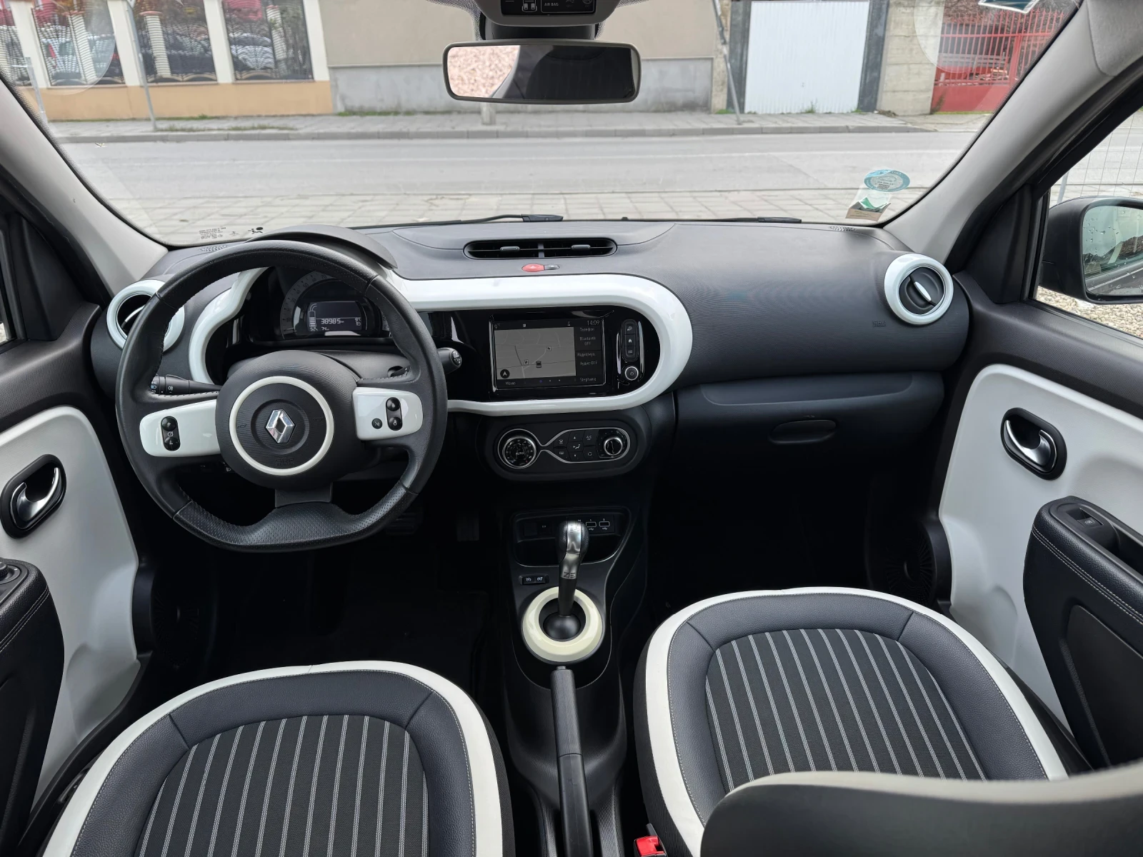 Renault Twingo EV 22kw Като нова - изображение 7